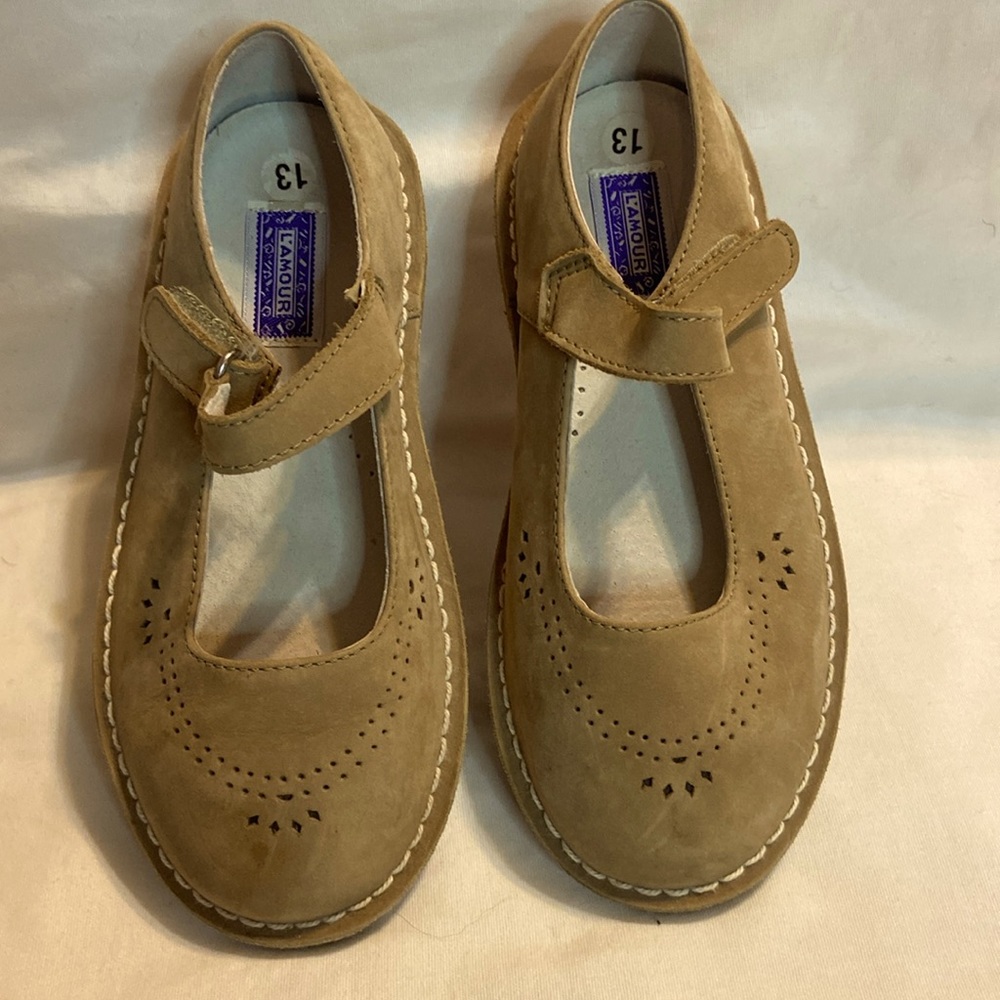 L’AMOUR suede style Mary Jane tan shoes